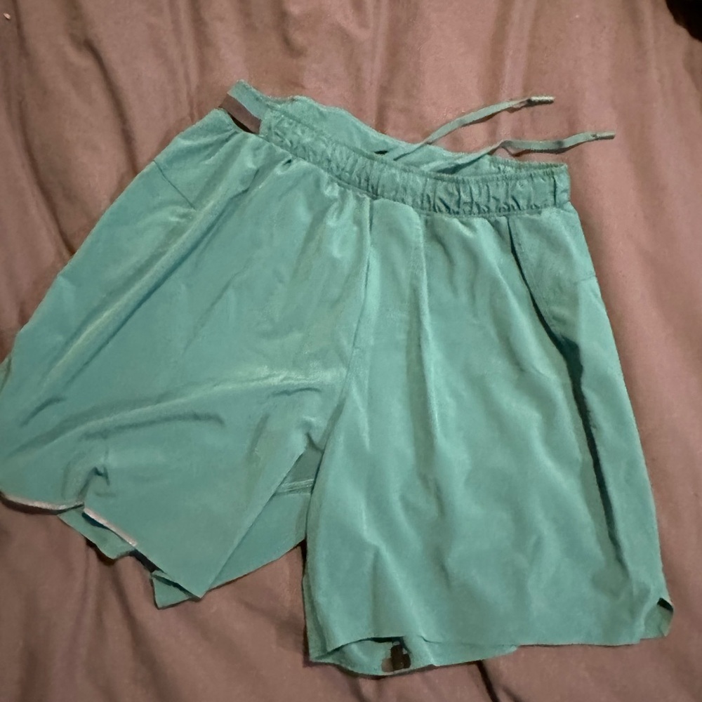 Men’s Luluemon Surge Athletic Shorts - 5”